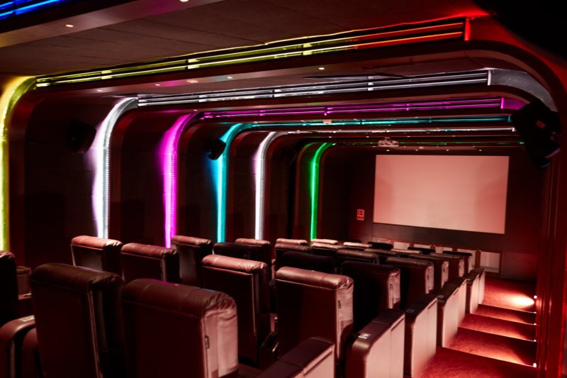 3D large screen gaming area